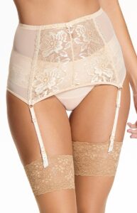 Jak nosić pas do pończoch? I jak go założyć?